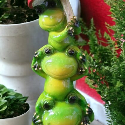 Frogs Top Up Welcome Statue