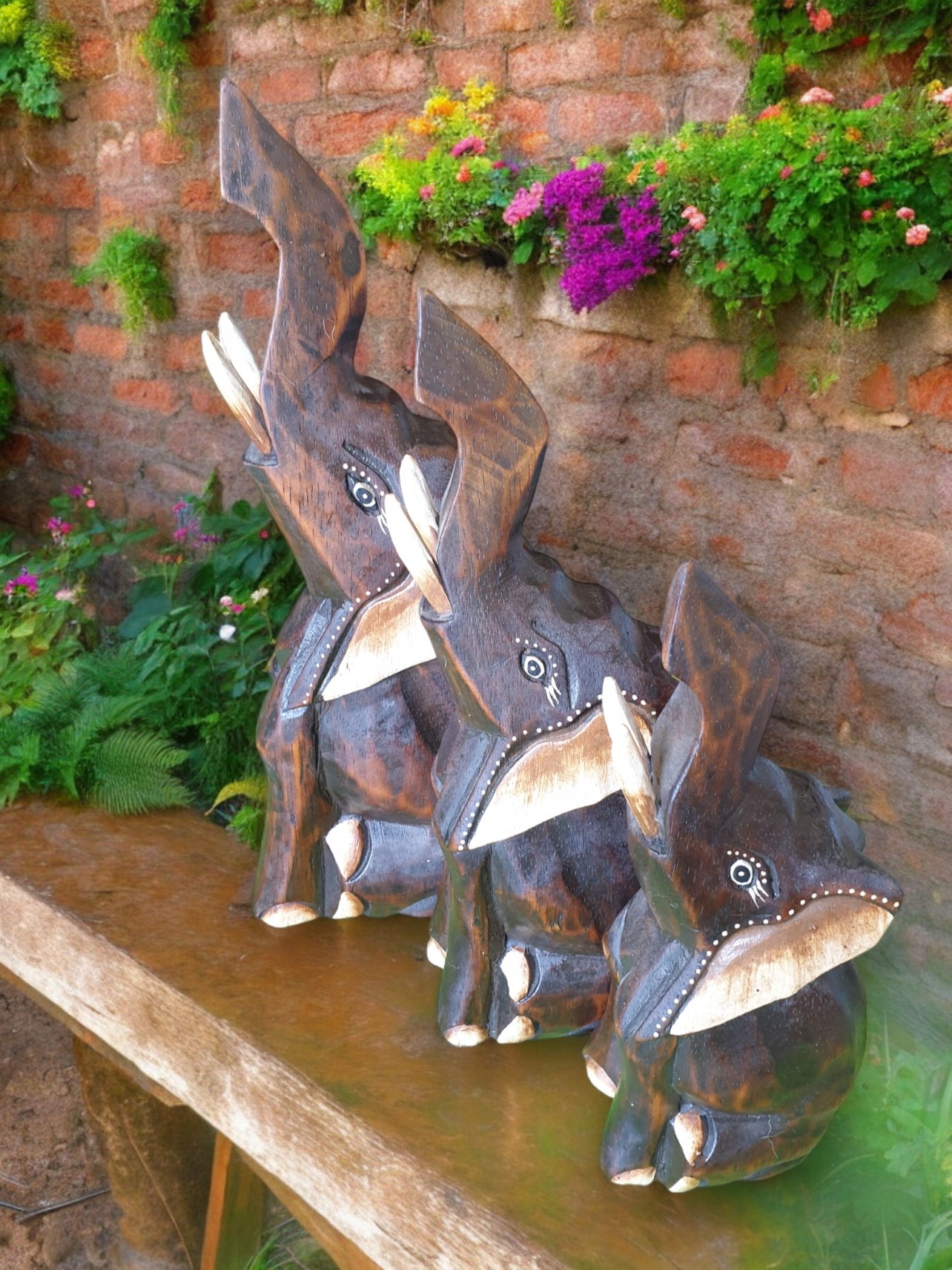 Medium Wooden Elephant Statue Set - Image 5