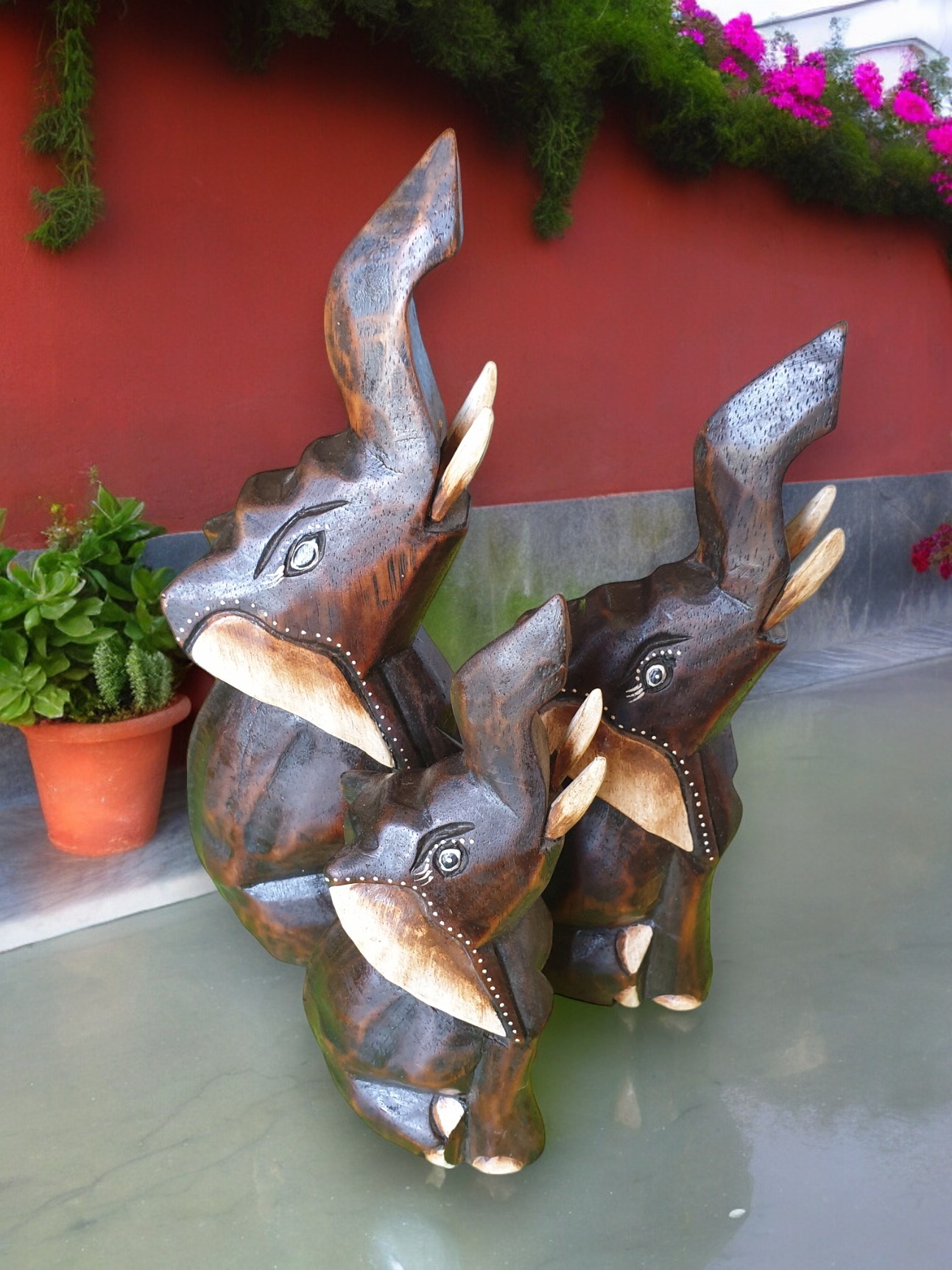 Medium Wooden Elephant Statue Set - Image 2