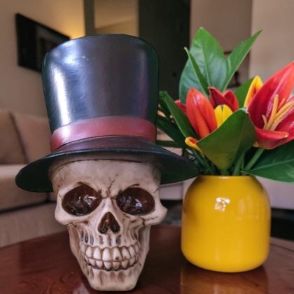 Skull With Top Hat Statue