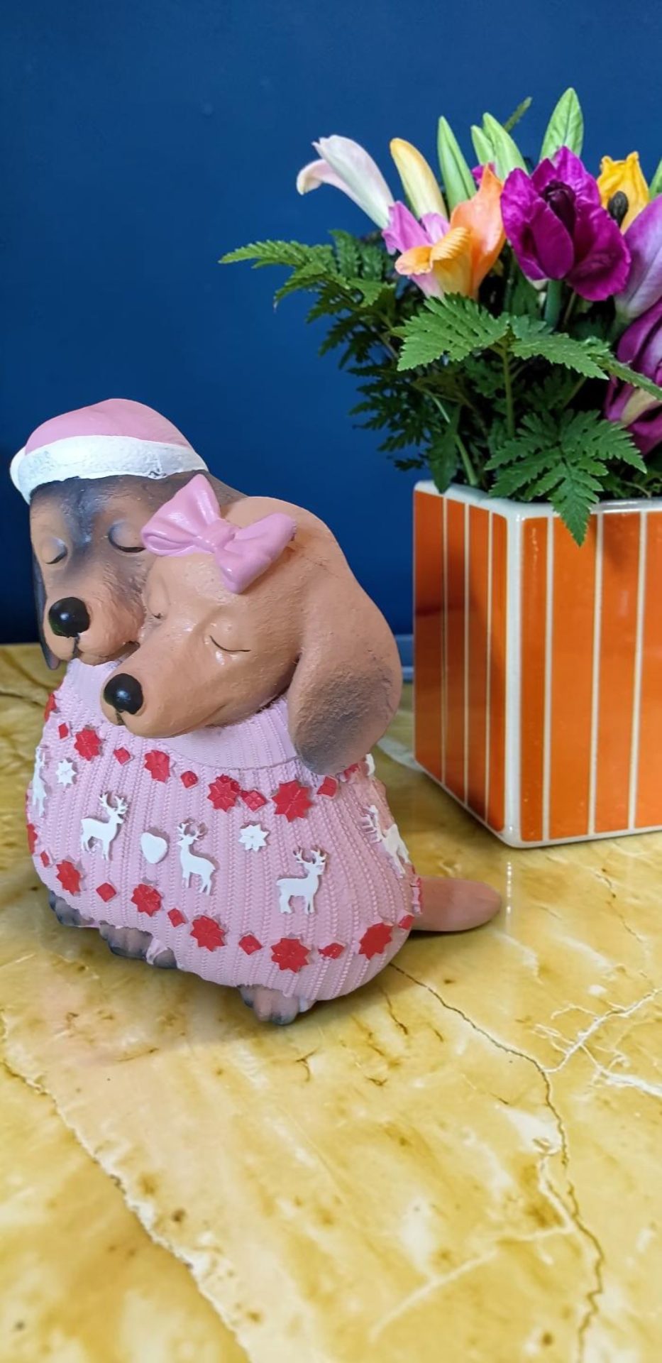 Christmas Dachshunds Statue - Image 3