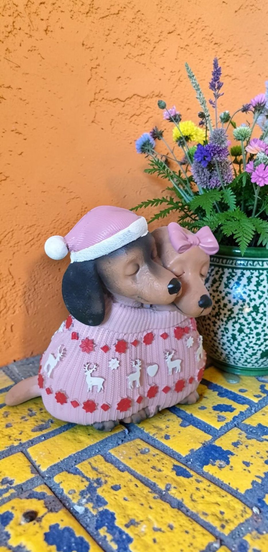 Christmas Dachshunds Statue - Image 4